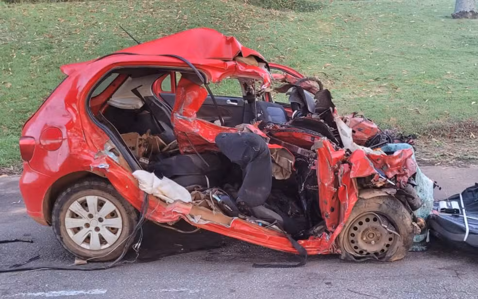 Cinco pessoas morrem em acidente entre carro e carreta na BR-414