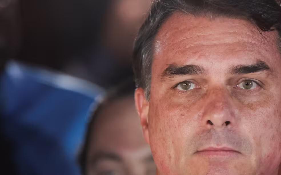 Flávio Bolsonaro chega aos EUA após deixar o Brasil, afirma advogado aliado de Trump
