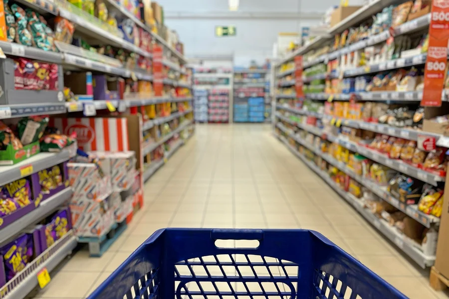 Supermercados em Goiás passam a funcionar somente até 11 horas aos domingos e feriados